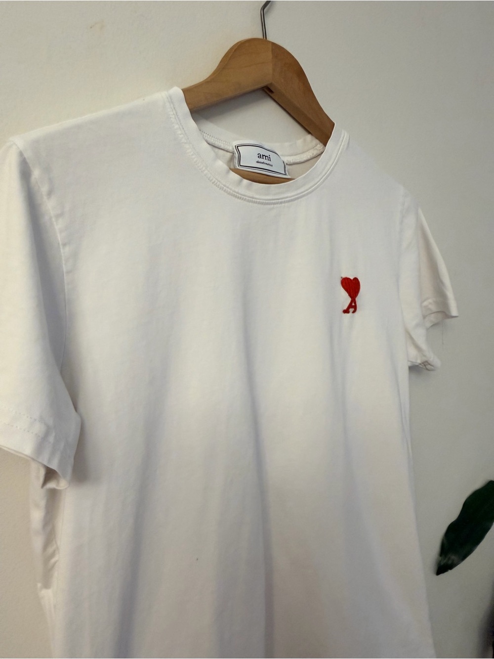 ami Paris unisex White T-Shirt with Red Heart Logo